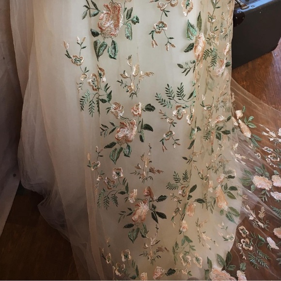 Embroidered Veil - Pink Rose on White Tulle - 118inches - Picture 6 of 12